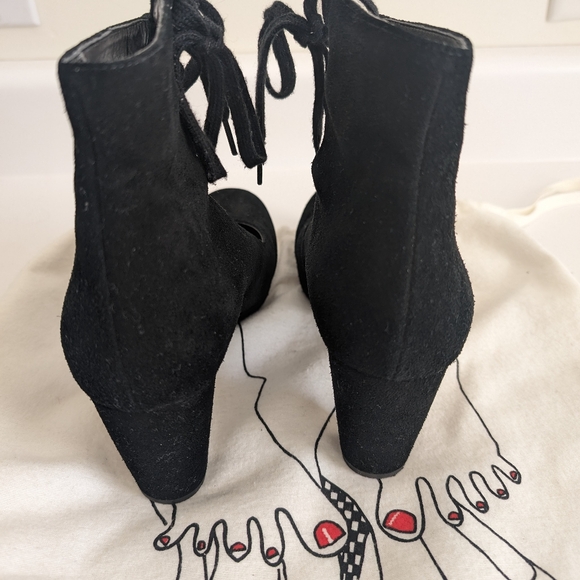 Chie Mihara Black Suede Ankle Booties Sz 8.5 - Picture 2 of 4